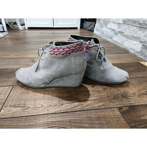 Toms Boots Womens 8 Desert Ankle Booties Grey Suede Round Toe Wedge Heels